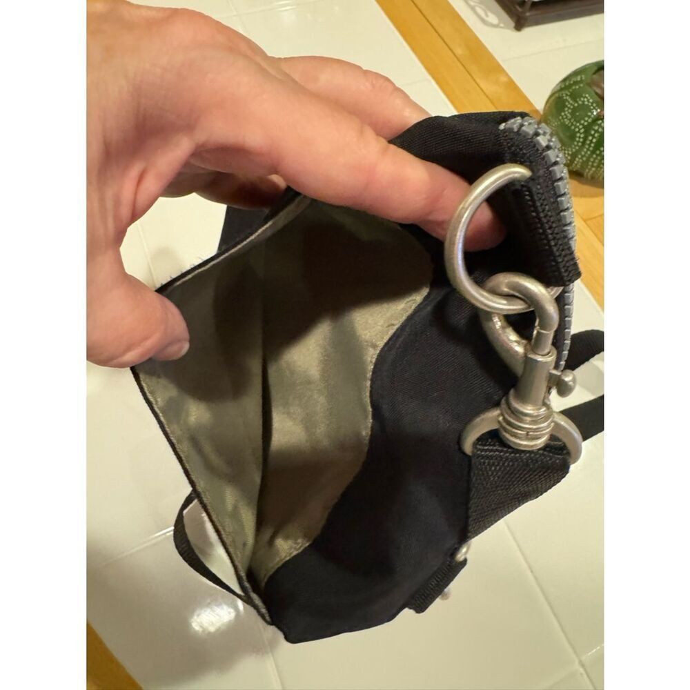 Great Northwest Nylon Travel Crossbody Bag - Picture 10 of 10